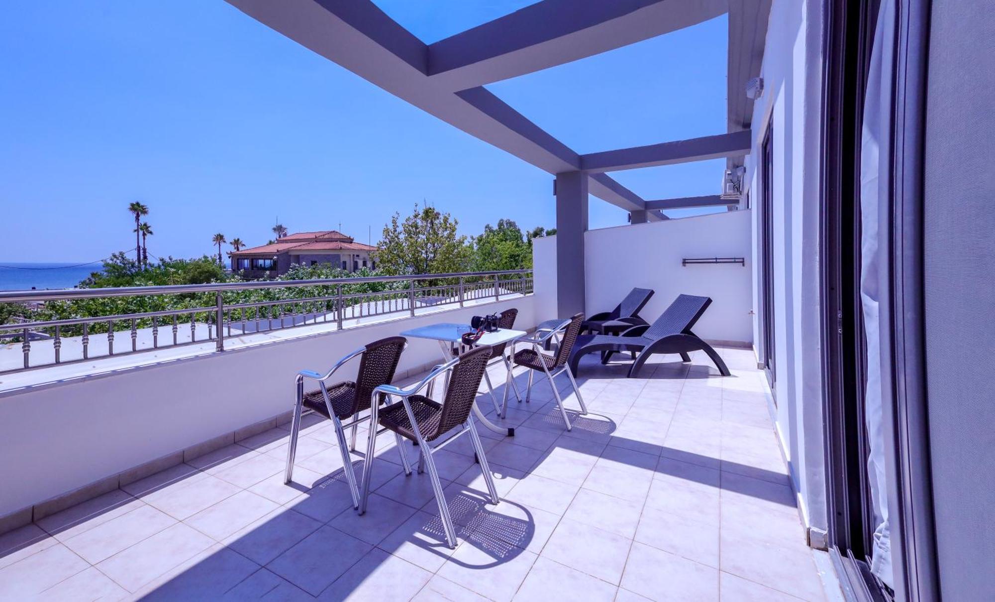 Buka Sandy Beach Messini Exterior photo